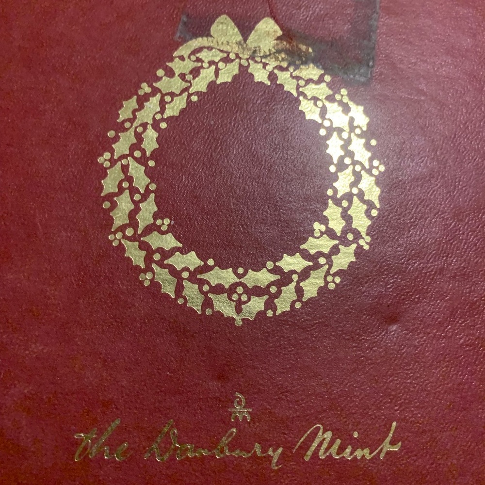 Danbury Mint gold Christmas ornament set - Picture 2 of 5